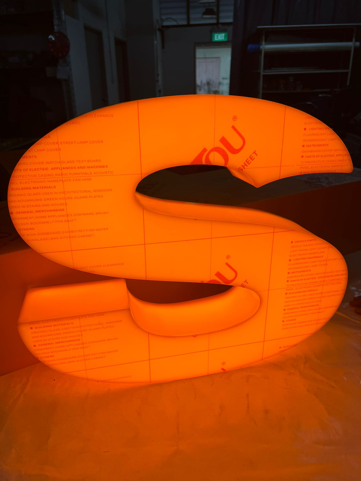 Combination front and side-lit channel letters