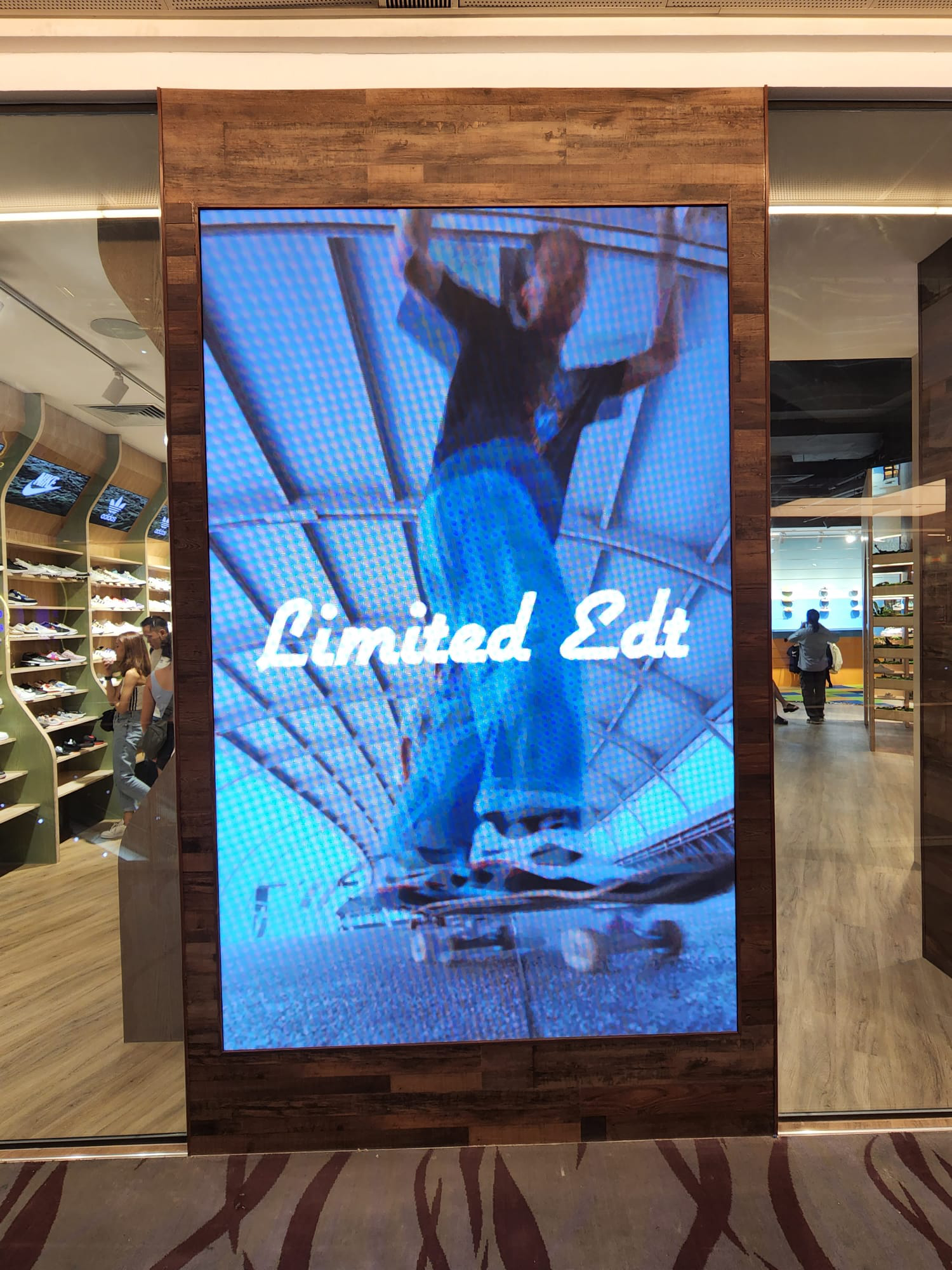 Flat panel LED video wall for indoor corporate lobbies and control rooms in Singapore