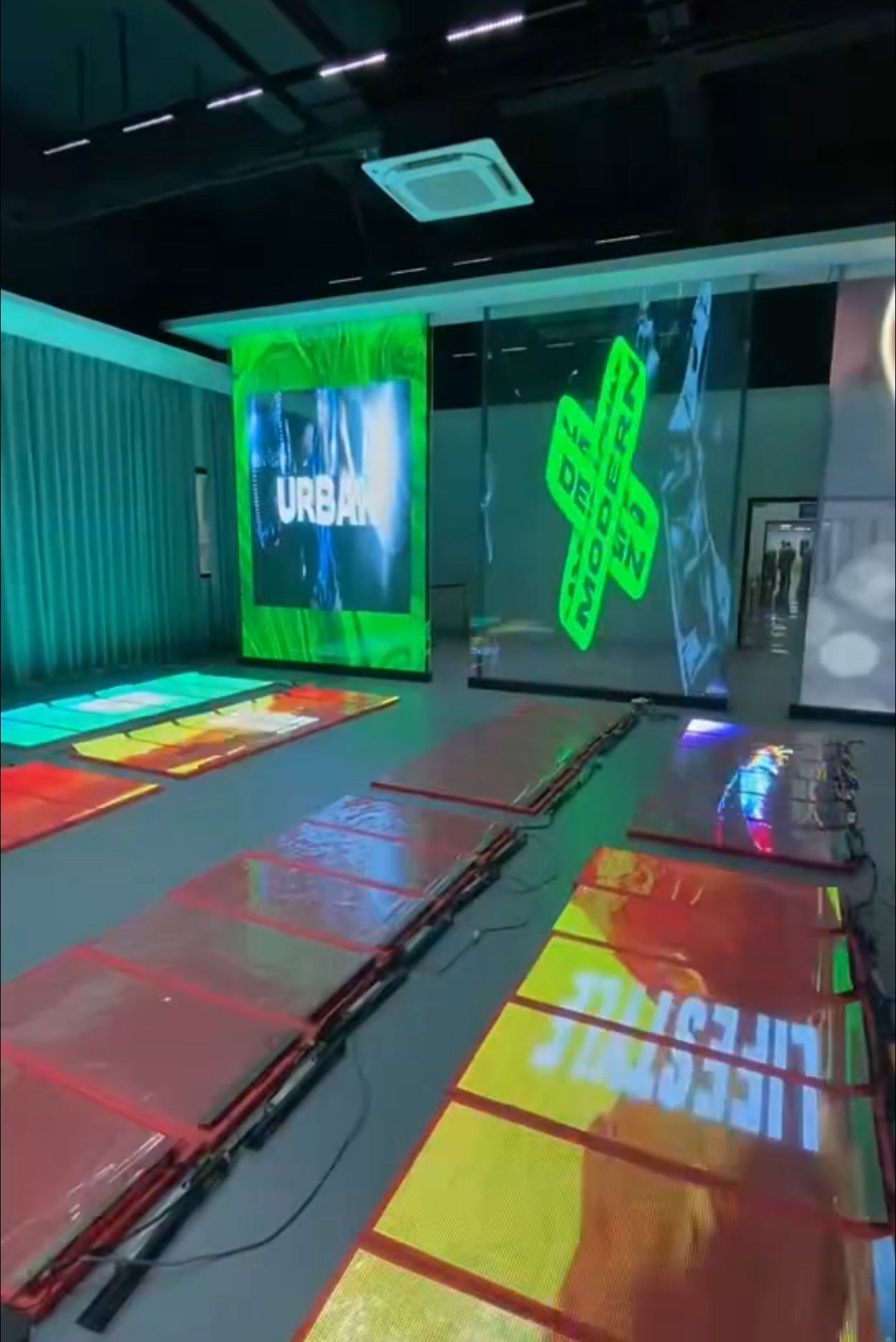 Floor-mounted LED video wall display for interactive advertising